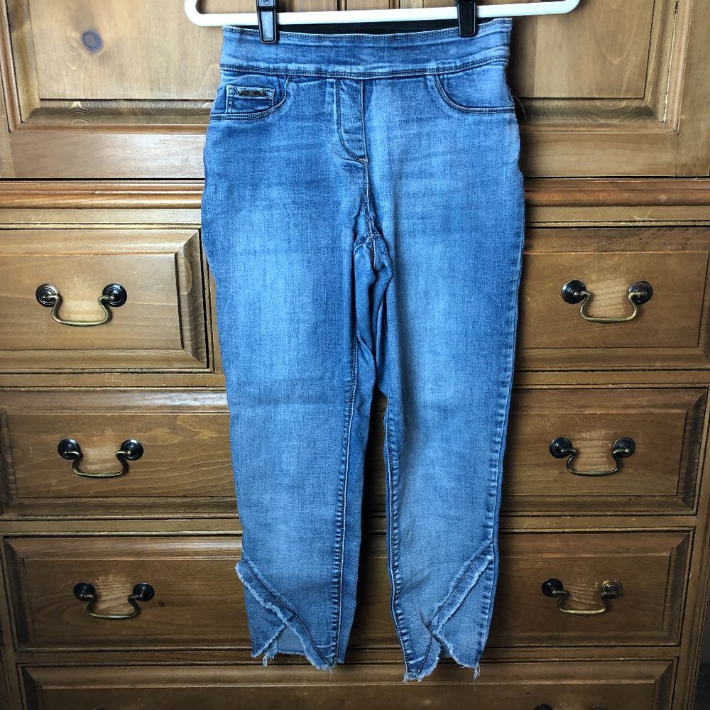 Coco + Carmen Capri Jeans Elastic Waistband